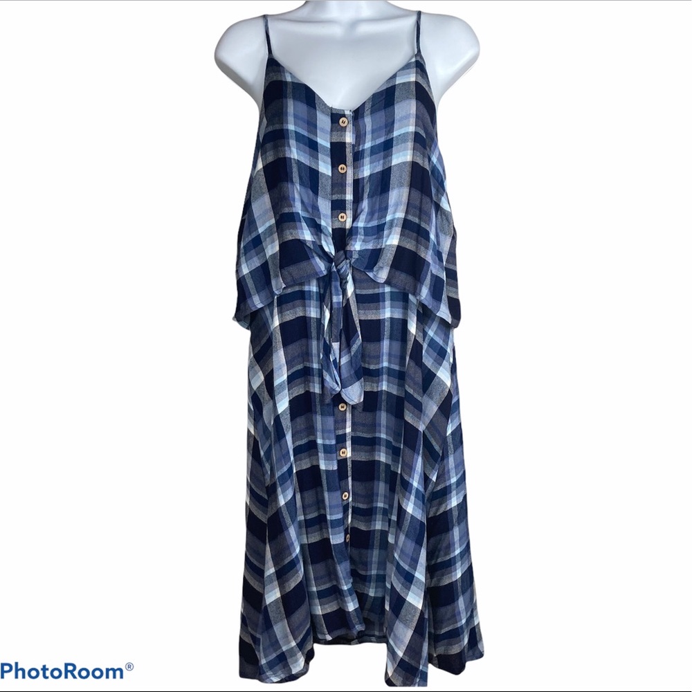 Universal thread Co plaid tie front button dress